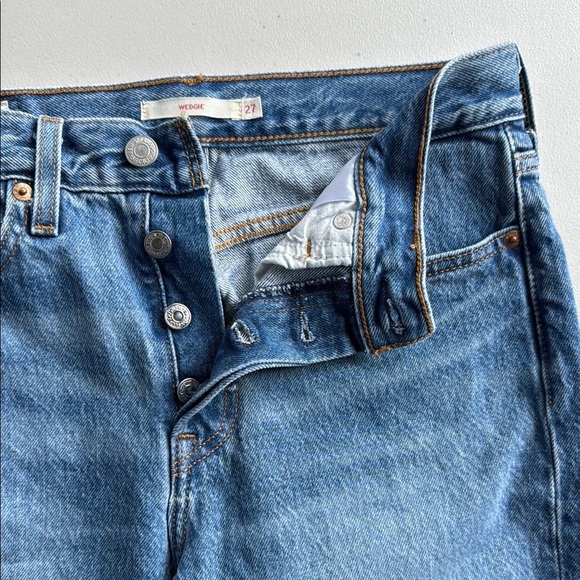 Levi's Wedgie Jeans Icon Fit High Rise Tapered Leg Light Wash - Picture 7 of 15